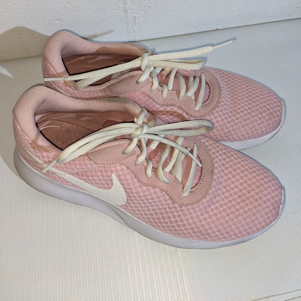 Nike Tanjun SE Sneakers Pink Size 10